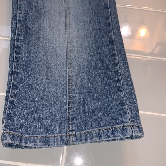 Low Rise Angels Capri Jeans - Picture 9 of 16